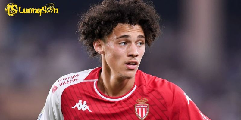 Tiểu sử và sự nghiệp của tiền vệ 23 tuổi Maghnes Akliouche